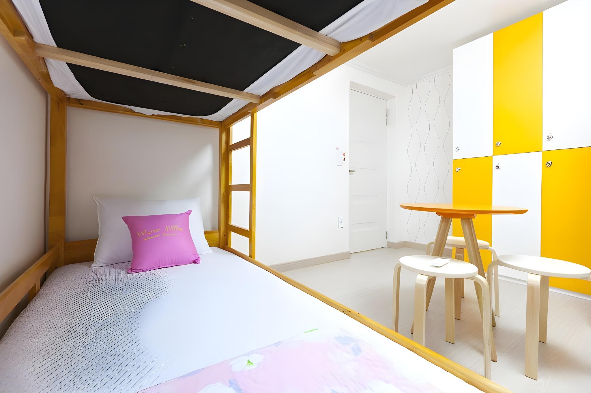 Female Dorm, 6 Beds