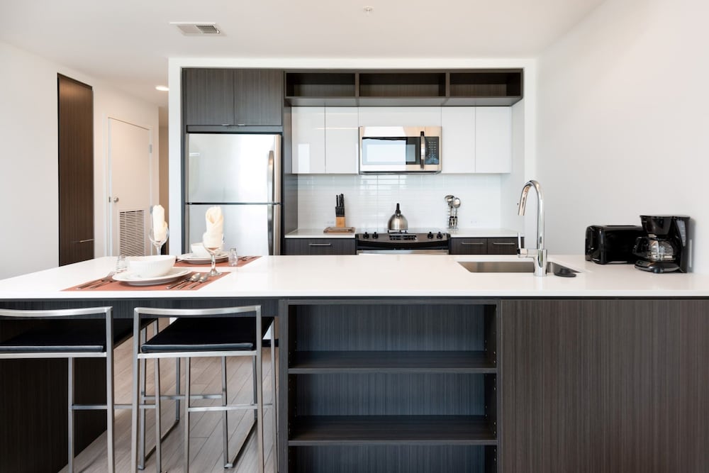 Global Luxury Suites at Reston Town Center 24/75
