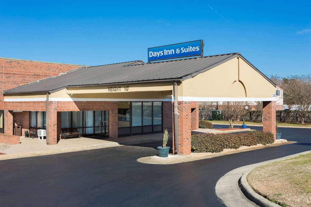 Days Inn Suites By Wyndham Rocky Mount Golden East 3/56