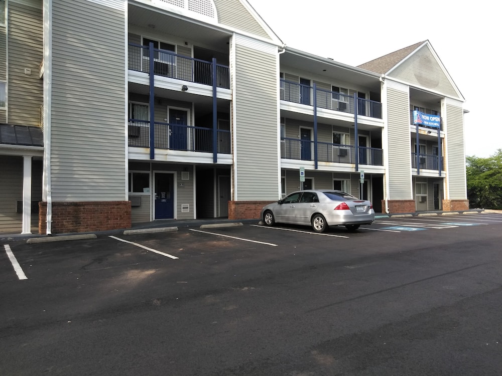 Studio 6 Extended Stay - Greensboro, NC - I-40 40/48