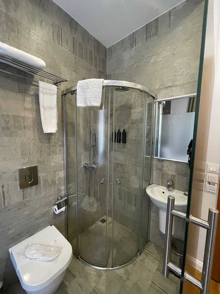 Misafir Suites 8 Istanbul. 66/70
