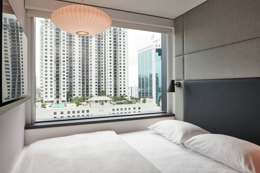 ROOM, KING BED, HIGH FLOOR