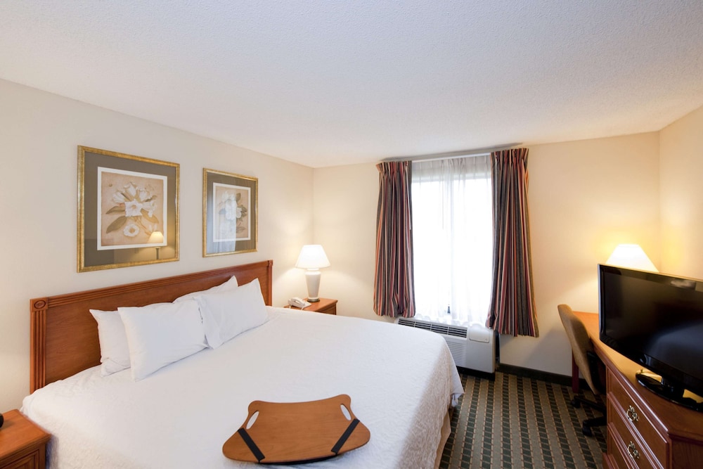 Hampton Inn & Suites St. Louis/Chesterfield 24/81