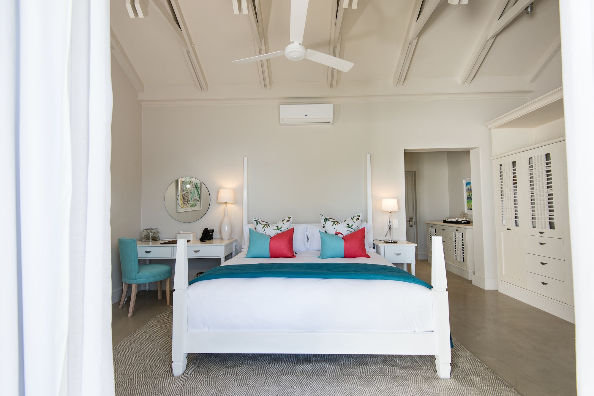 Luxury, Suite, Queen Bed, Garden Area