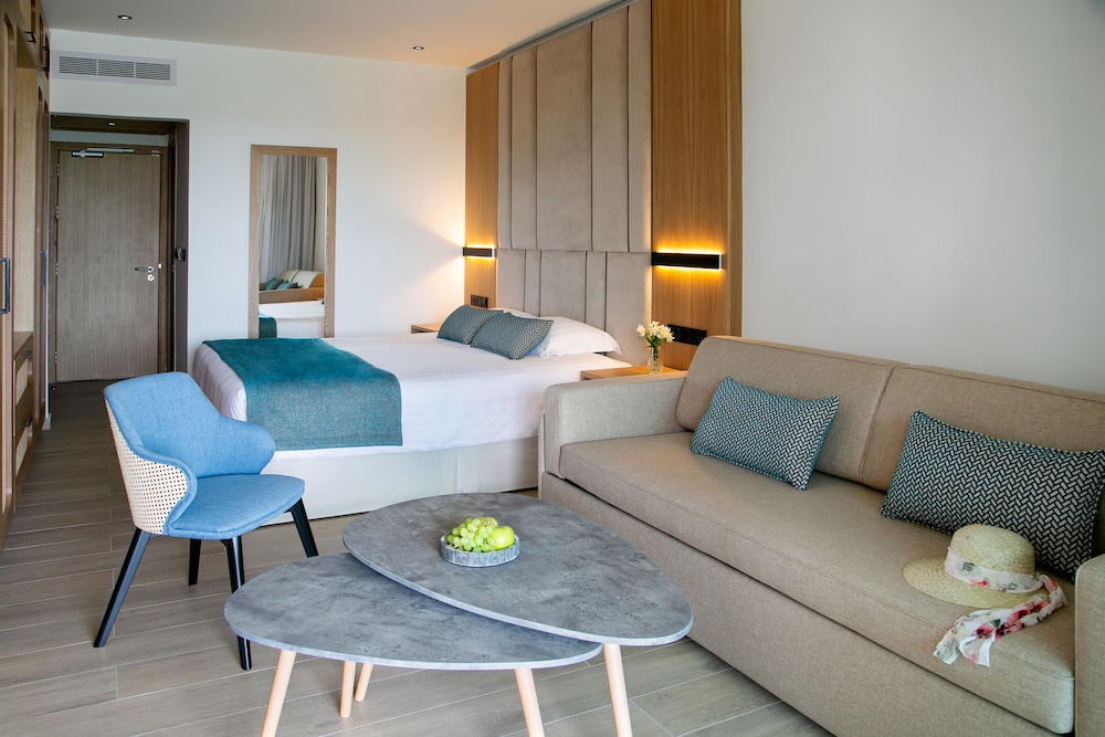 Asterias Beach Hotel 46/62