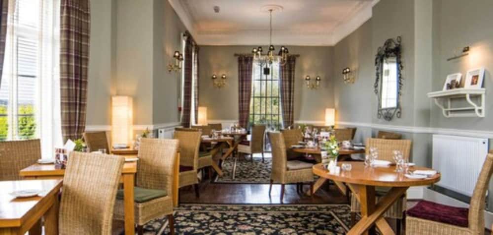 The Manor Hotel 46/53