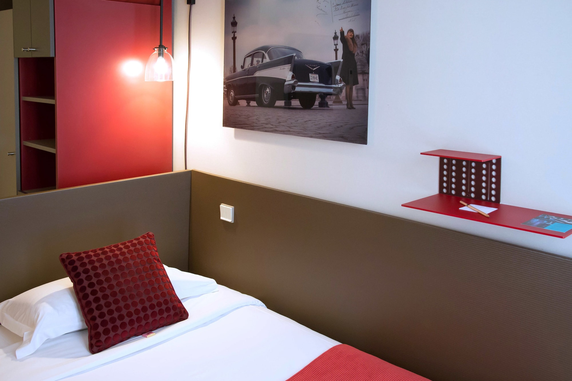 ROOM, SINGLE