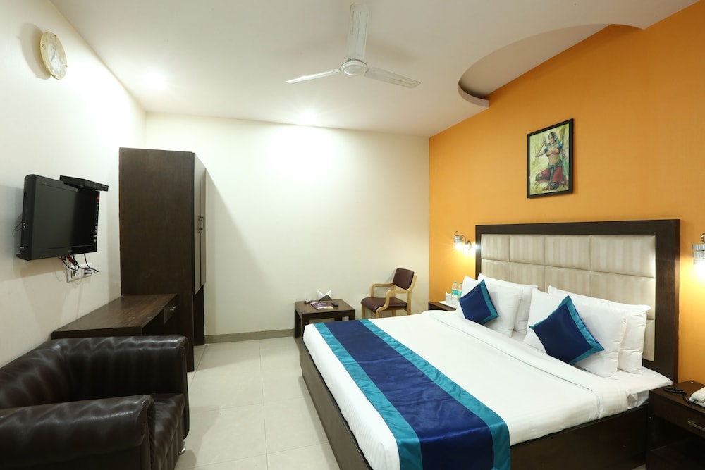 Hotel The RTS, New Delhi 9/50
