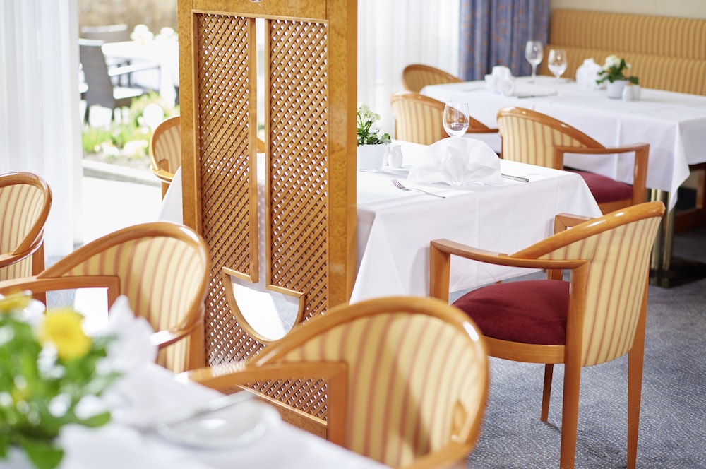 Sachsenpark-Hotel 38/43