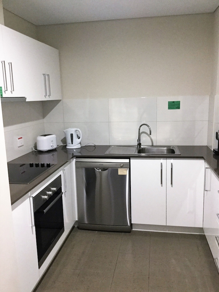 Baileys Serviced Apartments 7/76