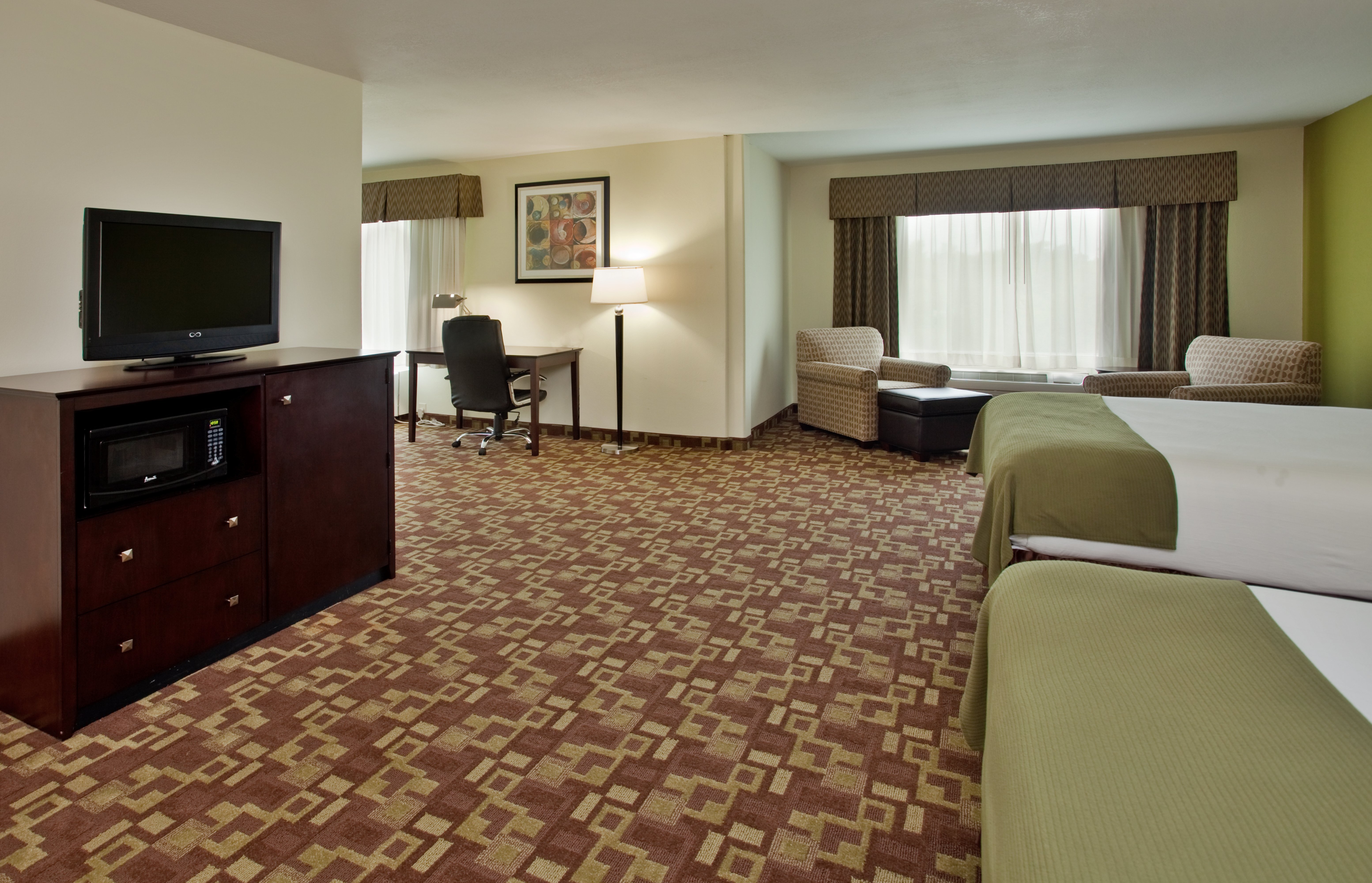 Holiday Inn Express Hotel Amp Stes Kansas City Sports Complex 25/55