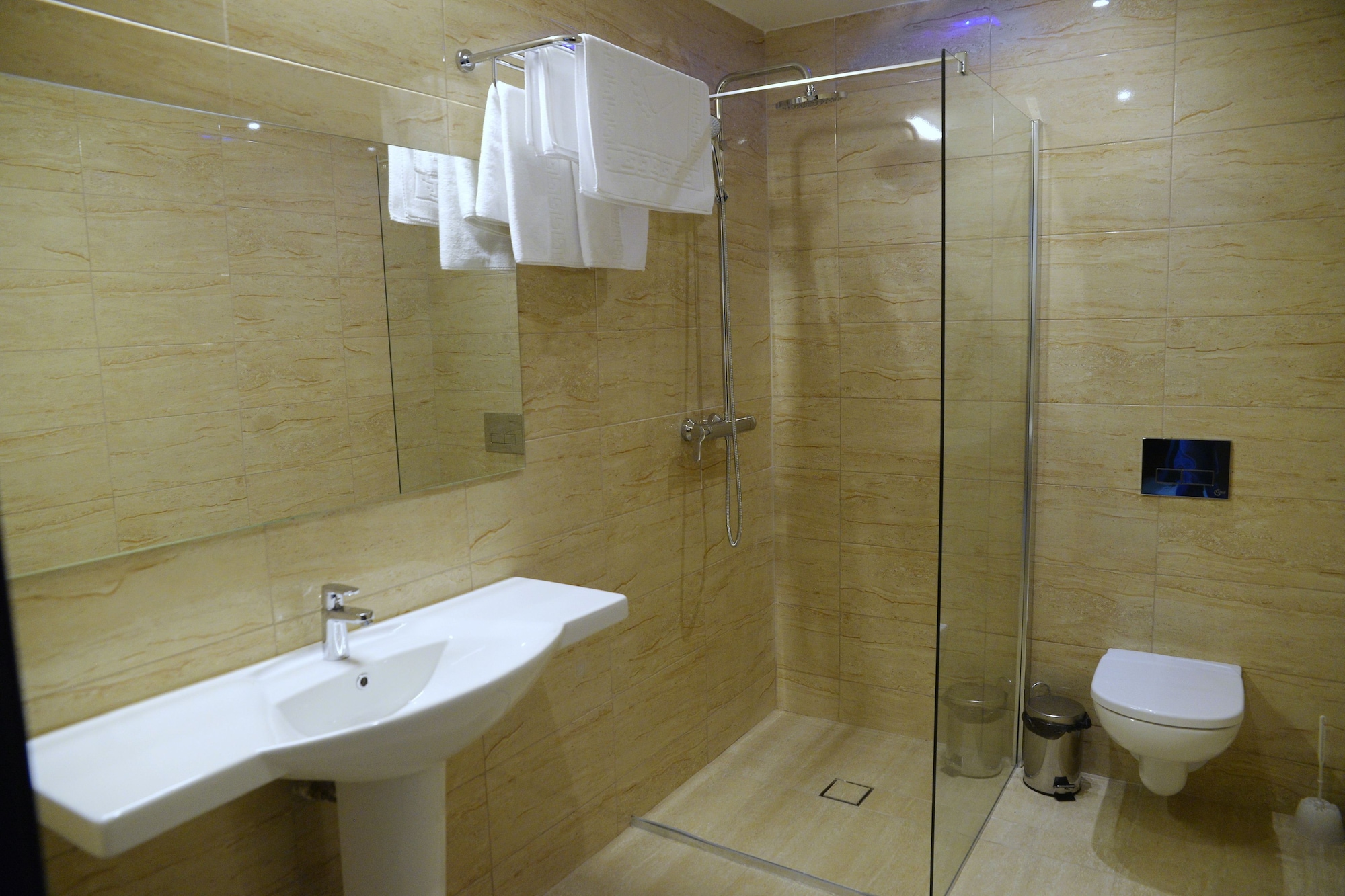 جناح بسريرين كينج، Ramada by Wyndham Constanta 2/2