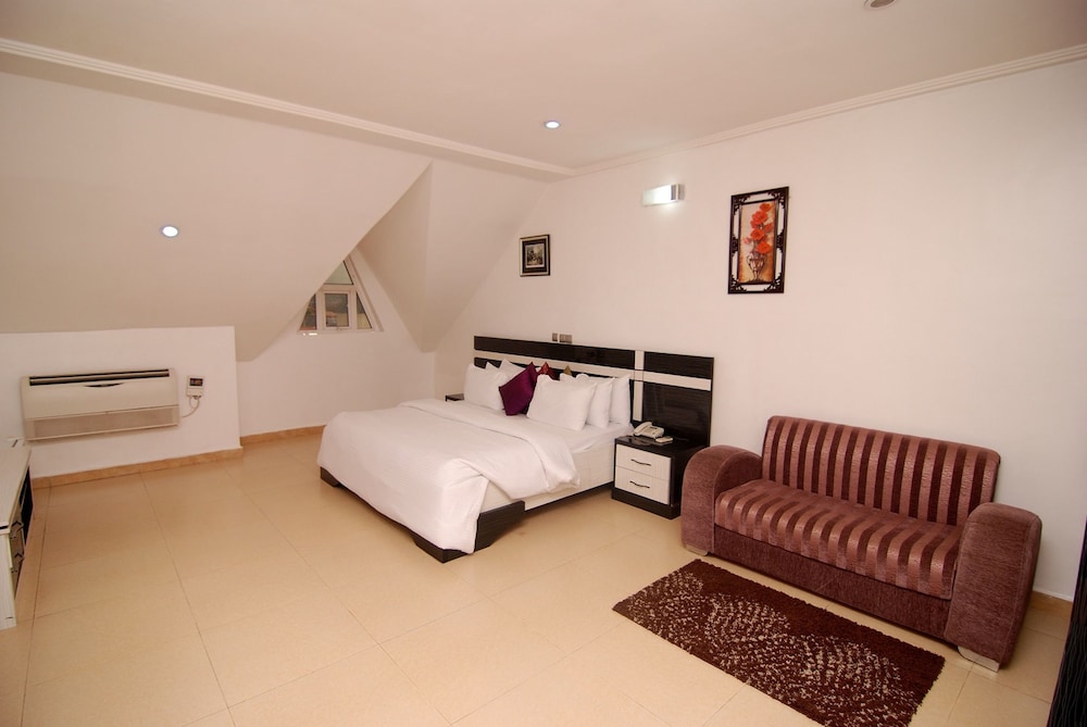The Grosvenor Suite 10/47