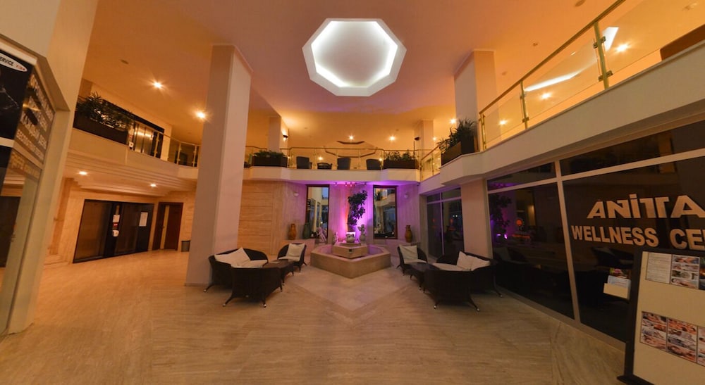 Anitas Beach Hotel 17/32