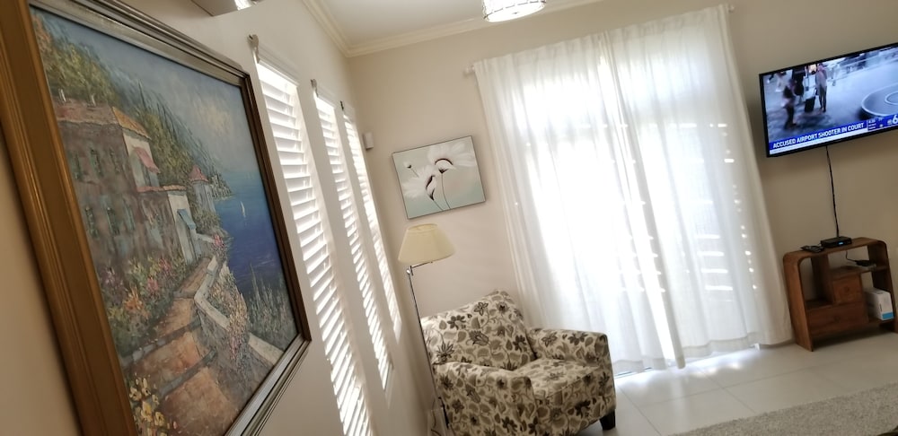 New Kingston Guest Apartment At Eight 17/26