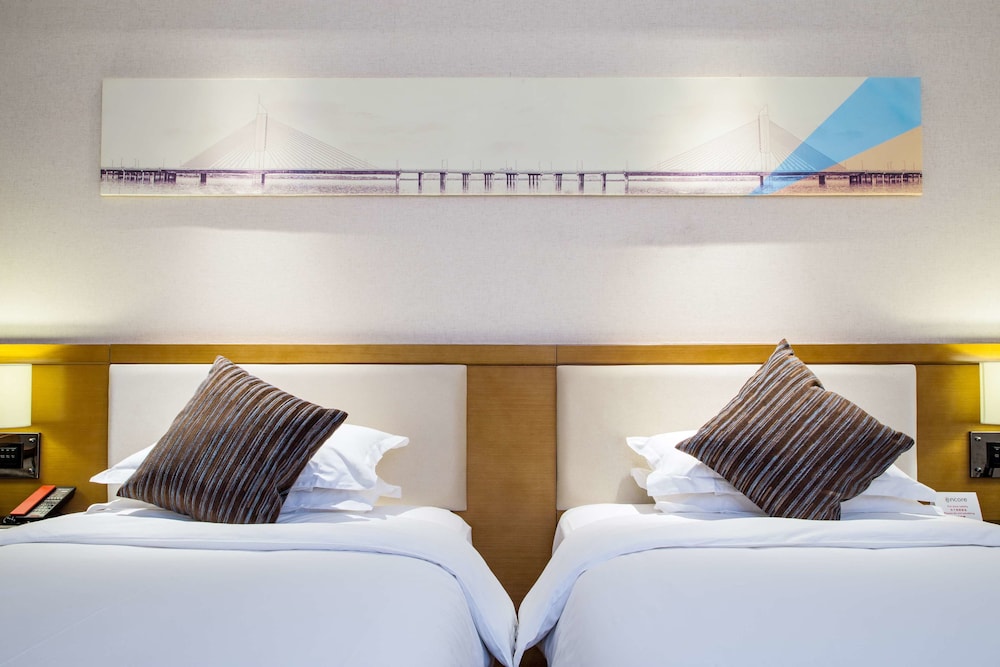 ROOM, TWIN BEDS