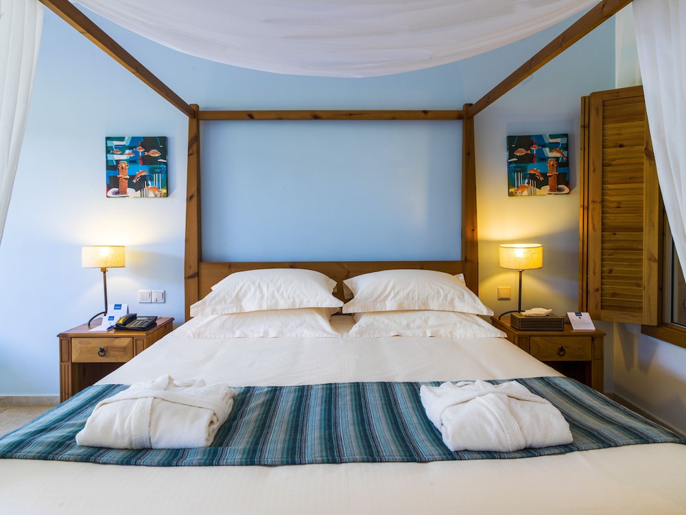 FISHERMAN, JUNIOR SUITE, POOL AND SEA VIEW, TERRACE