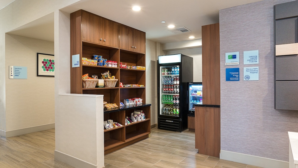 Holiday Inn Express Fullerton Anaheim 35/46