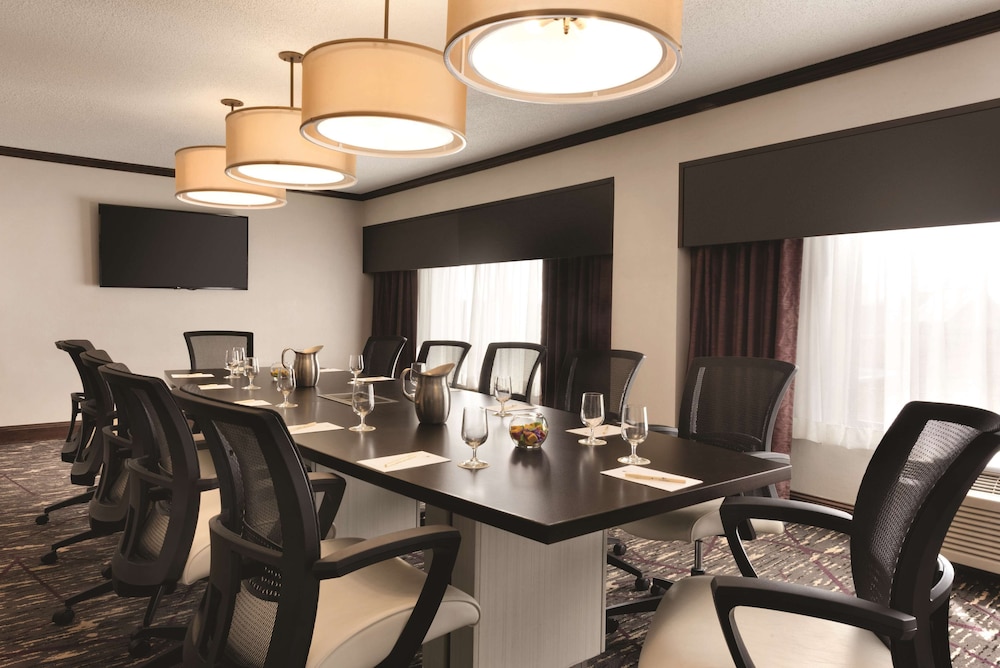 Doubletree By Hilton Milwaukee 51/58