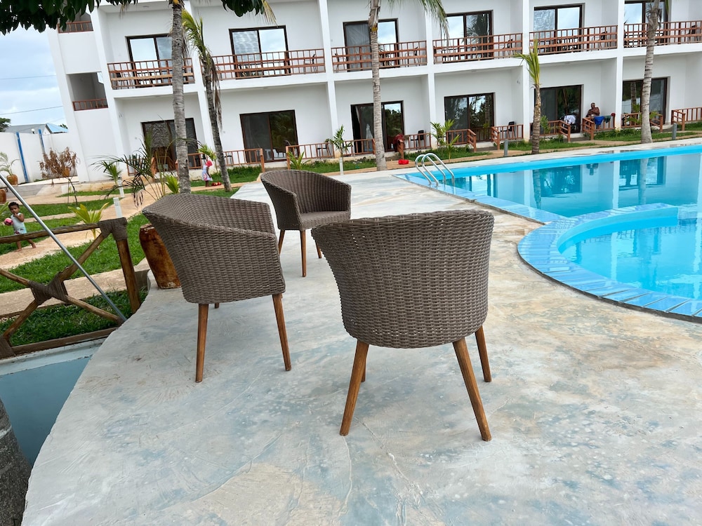 Malika Nungwi Hotel 37/41
