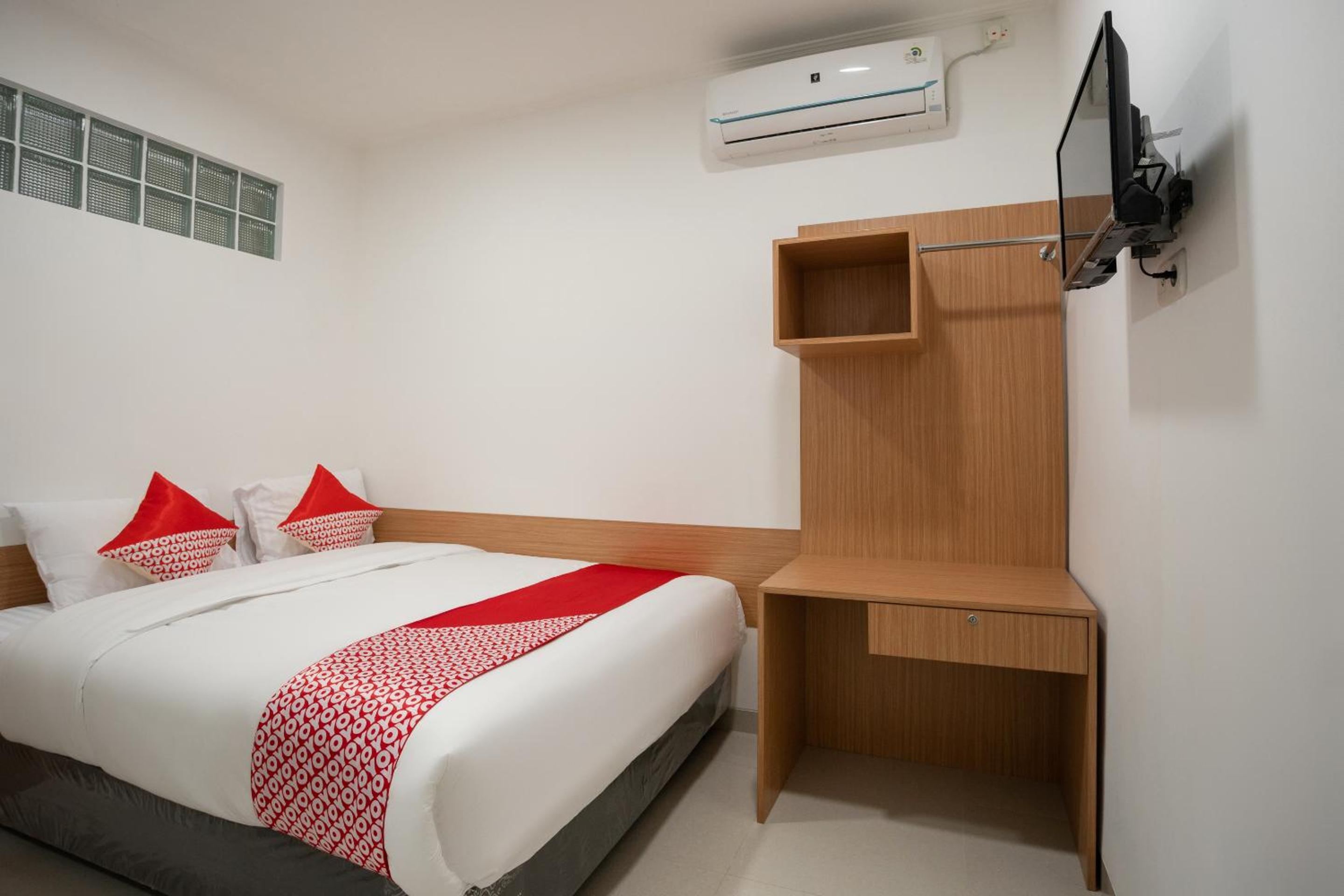 Hotel O Hegarbudhi Residence 15/49