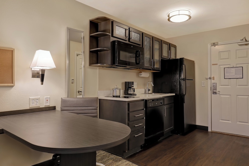 Candlewood Suites Indianapolis - South 56/77