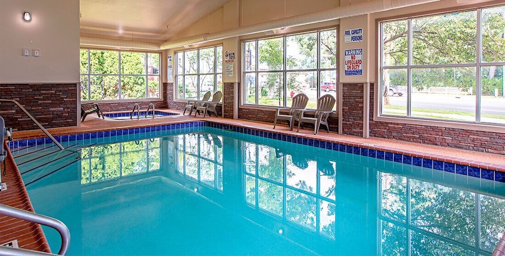 Seasons Inn Traverse City photo4