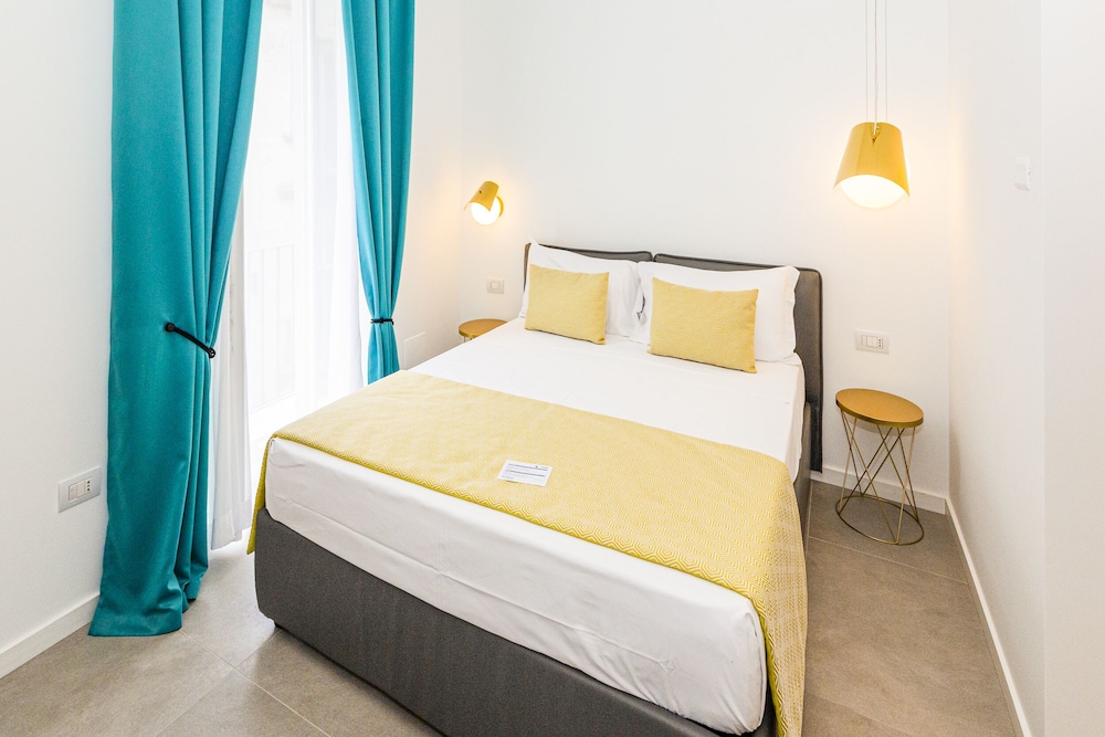LUXURY, KING BED