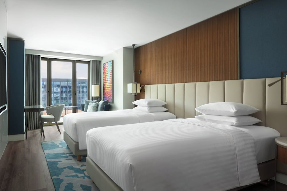 STANDARD, TWIN BEDS, CITY VIEW