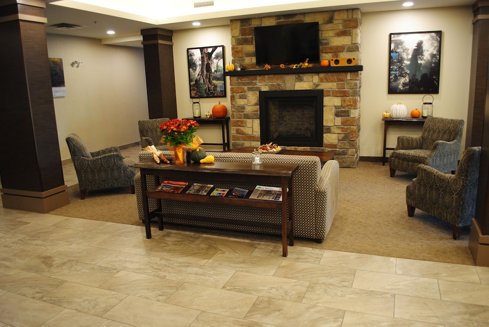 Days Inn & Suites By Wyndham Lindsay 34/43