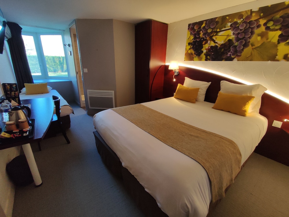 ROOM, TRIPLE