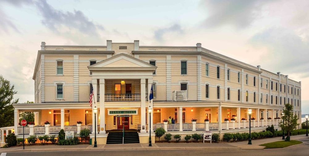 Staffords Perry Hotel 1/72
