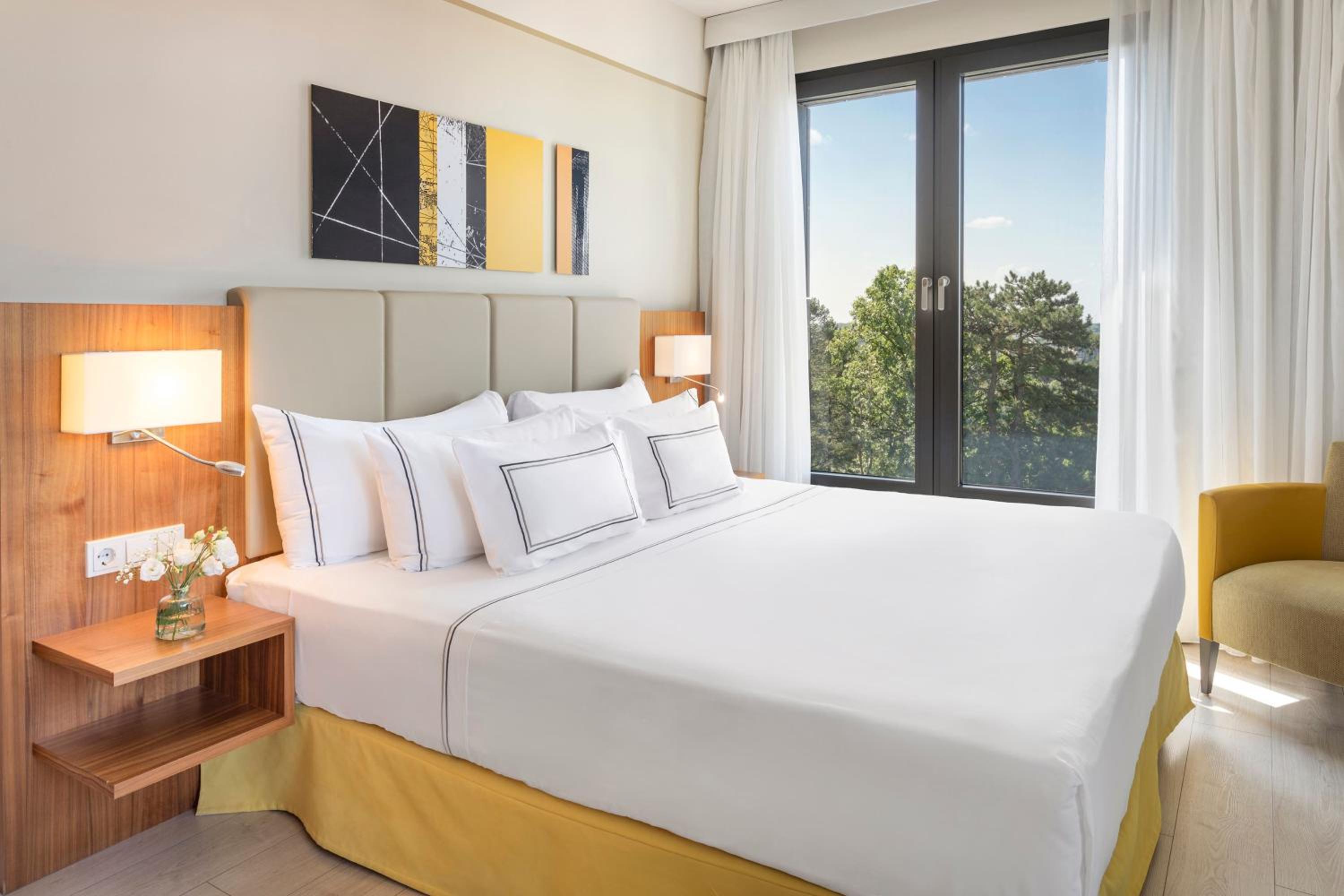The Level, Premium, King Bed, City View, Executive Lounge Access