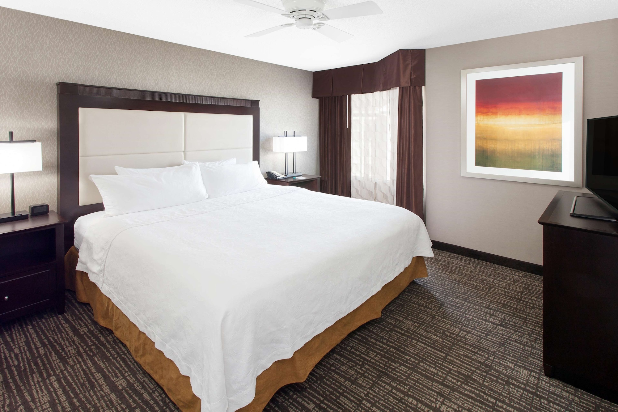 2 Bedrooms, Suite, 1 King and 2 Double Beds, 2 Bathrooms, Sofa