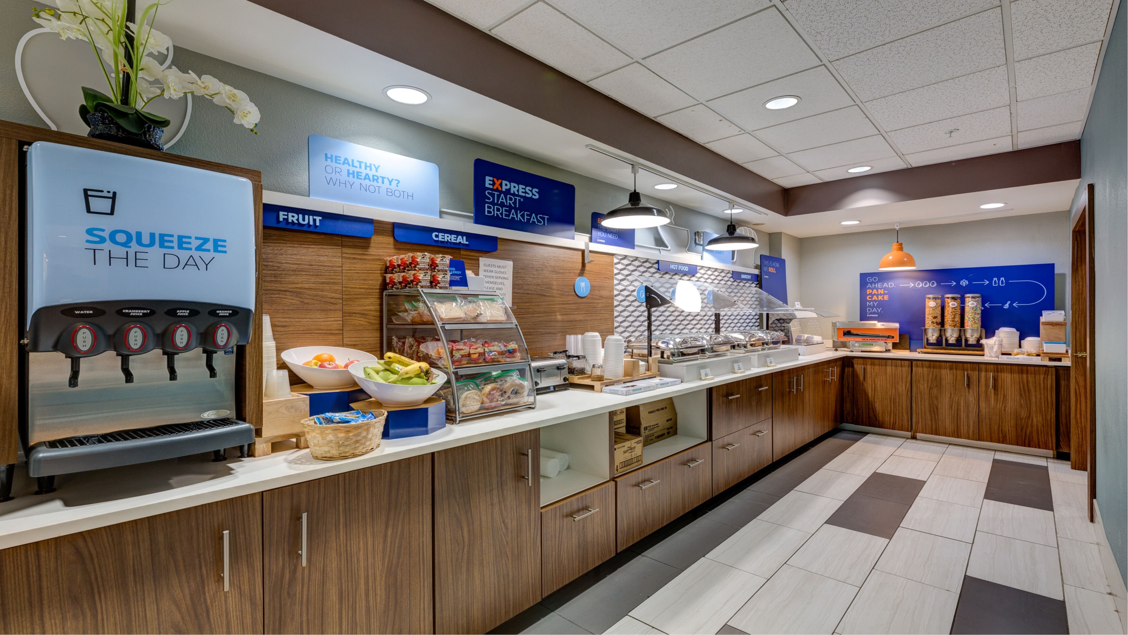 Holiday Inn Express Hotel Suites Ashtabula Geneva 7/24