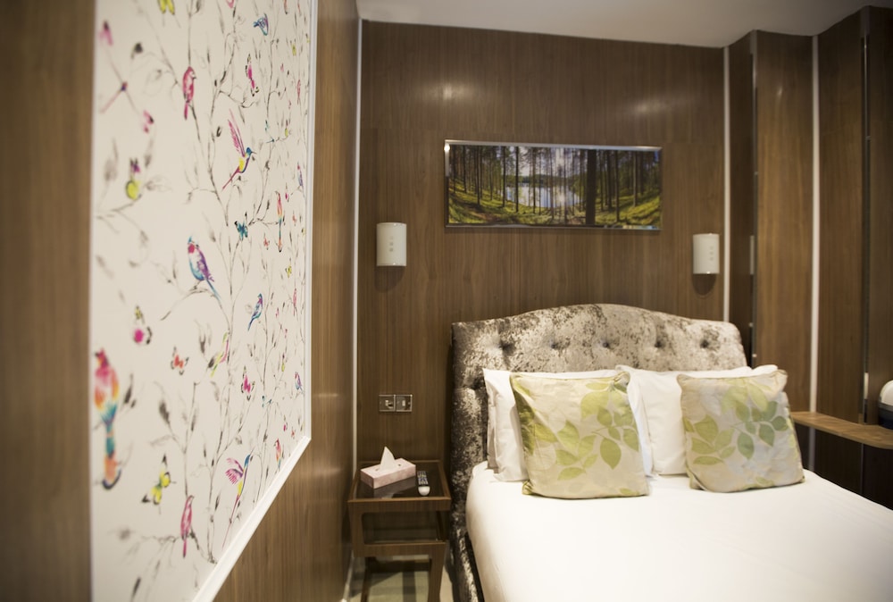 The Cheshire Hotel 30/42