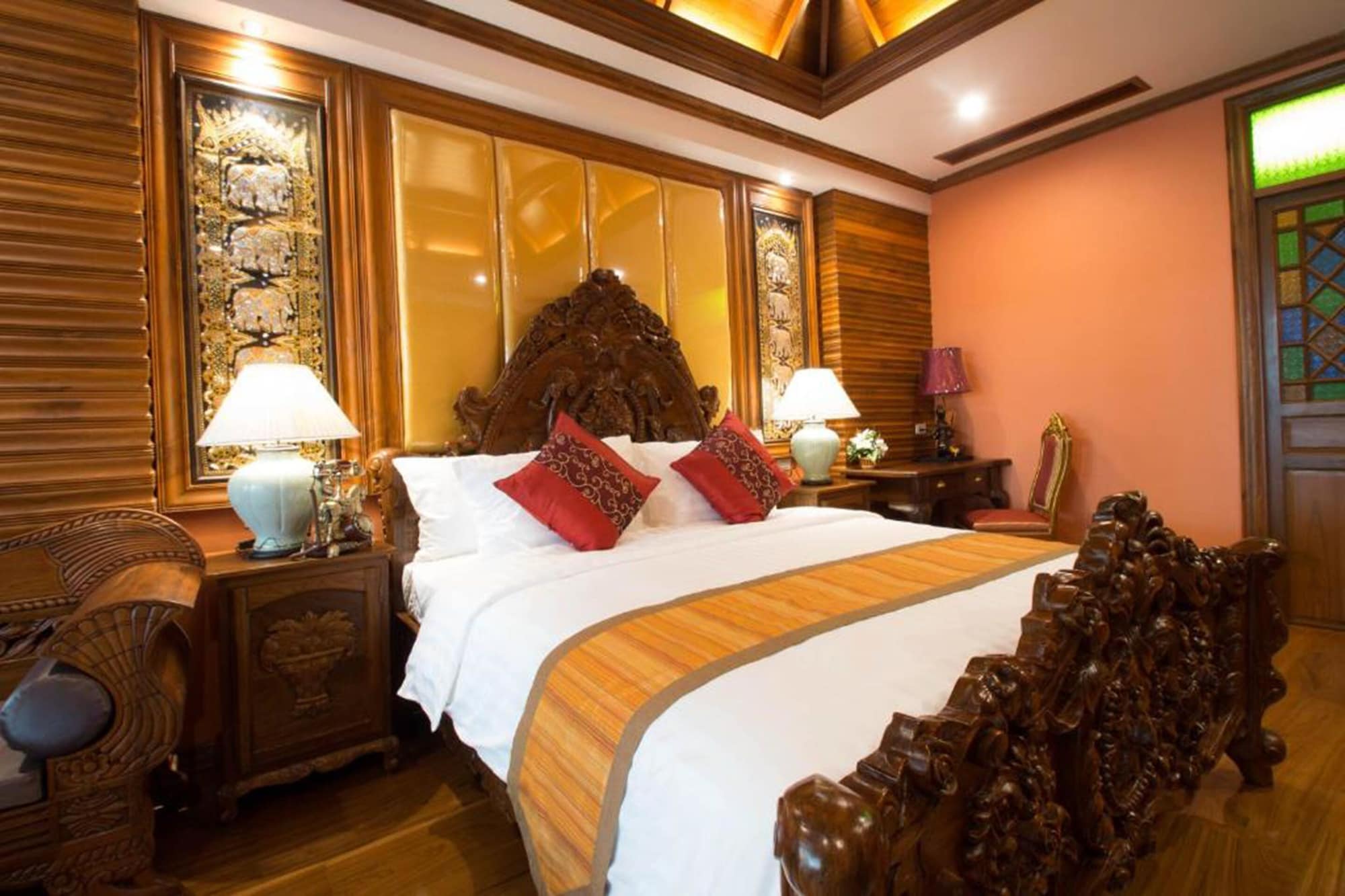 Executive, King Bed, Hot Tub, Balcony, Pool Access
