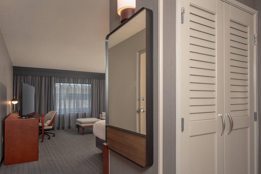 Courtyard By Marriott Frederick 13/34