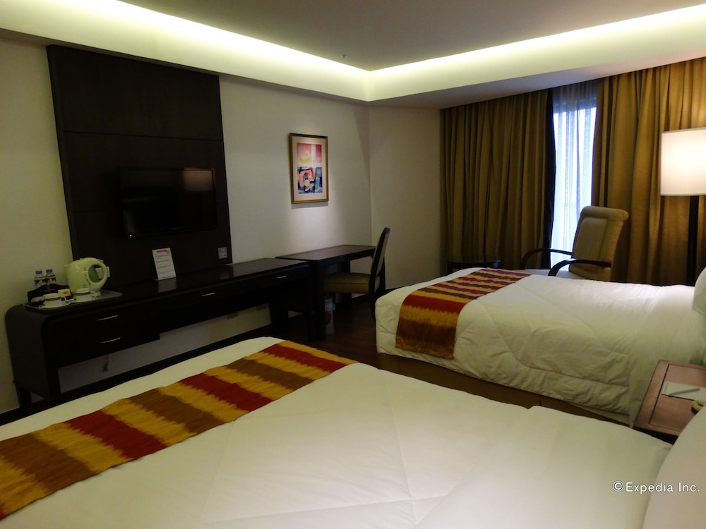 Century Park Hotel 34/76