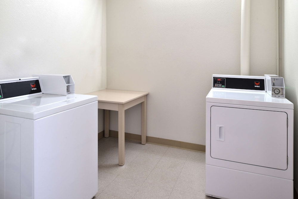 Americas Best Value Inn and Suites Maryville 20/39