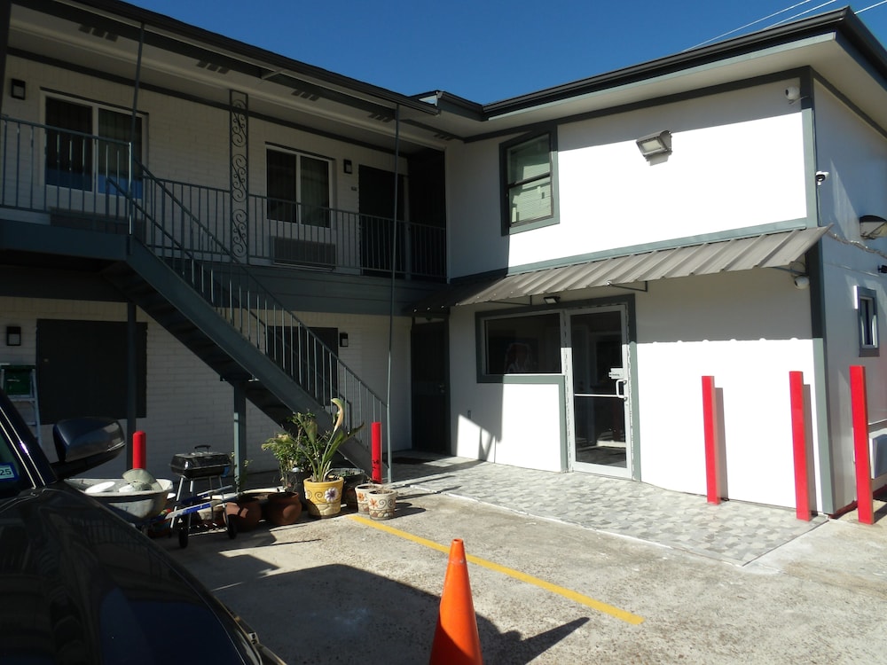 Southmore Boulevard Motel 21/25