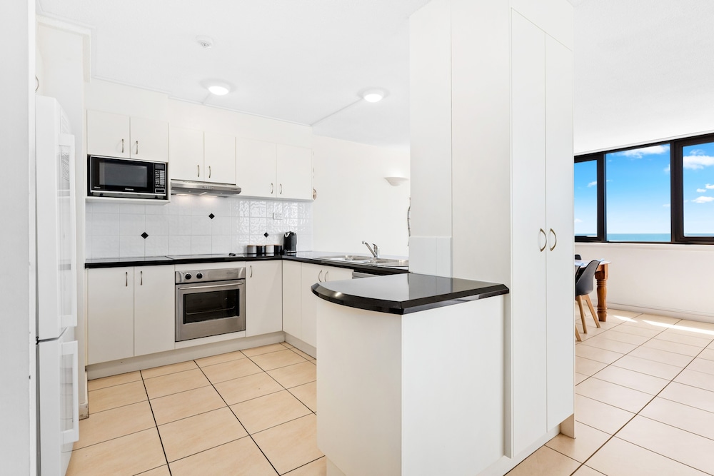 WINDWARD APARTMENTS 8/81