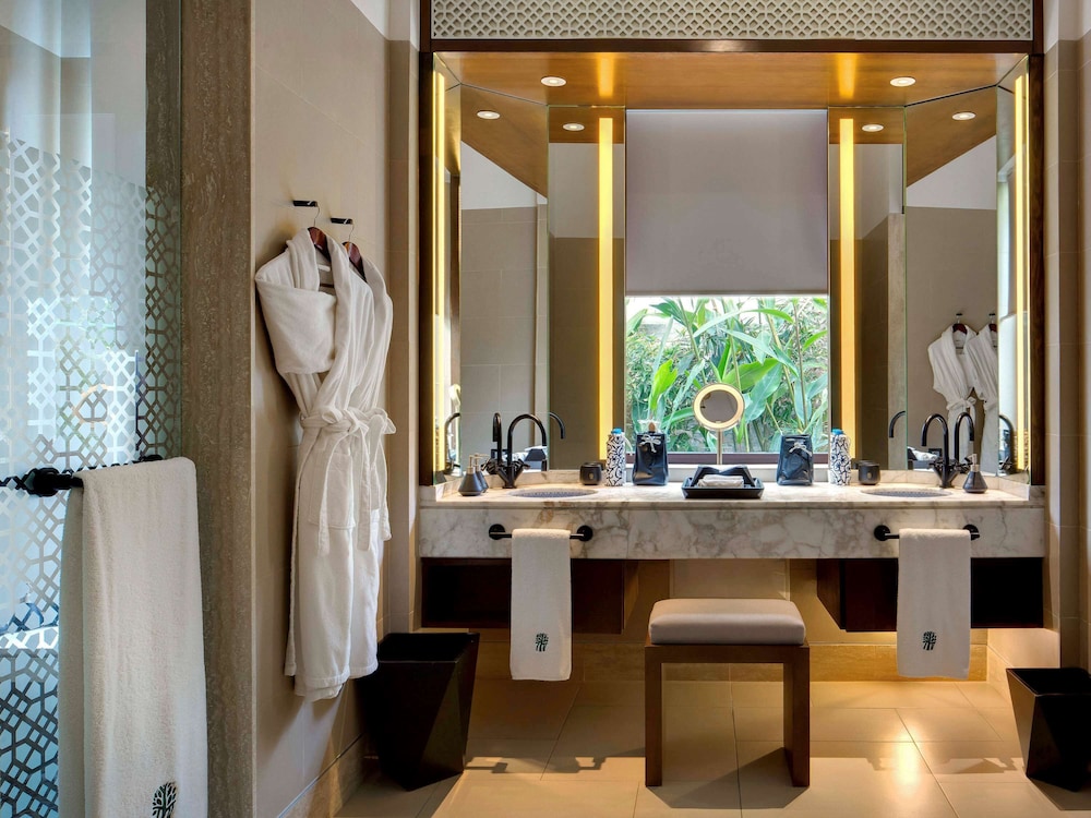 Banyan Tree Tamouda Bay 72/87