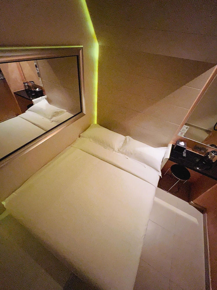 Fragrance Hotel - Viva 24/47