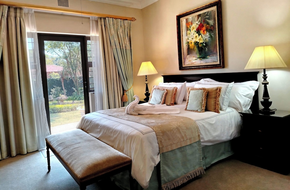 Royal Ridge Guest House and Apartments 15/70