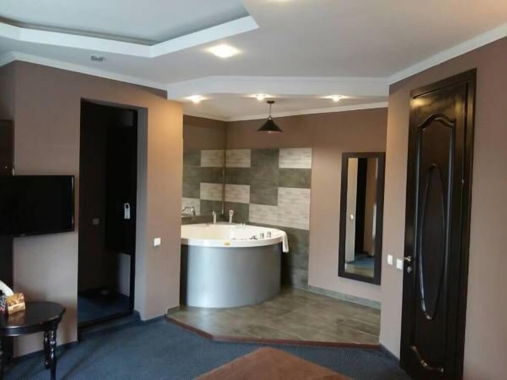 SHADOW BOUTIQUE HOTEL AND SPA 5/31