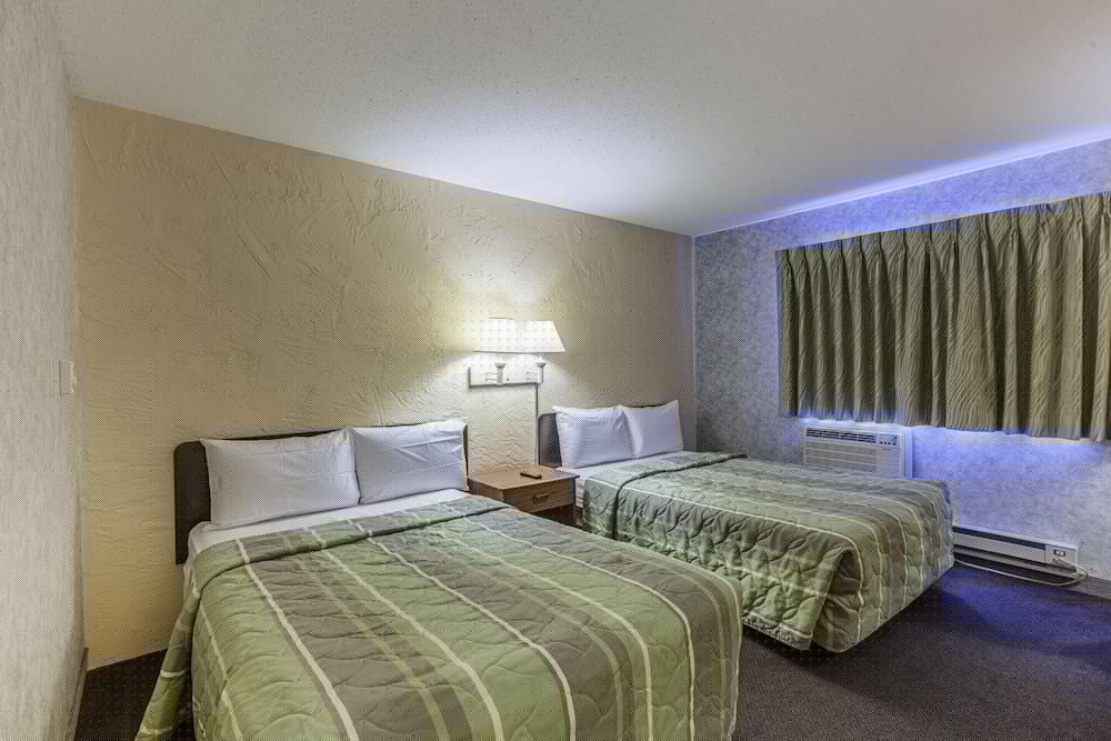 Motel6 Oak Creek, WI 18/53