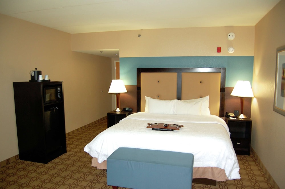 Hampton Inn and Suites Charlotte Airport 23/63