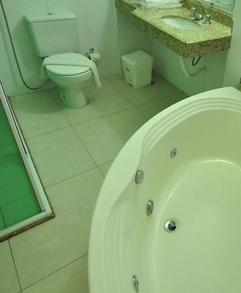 Biss Inn Hotel 53/57