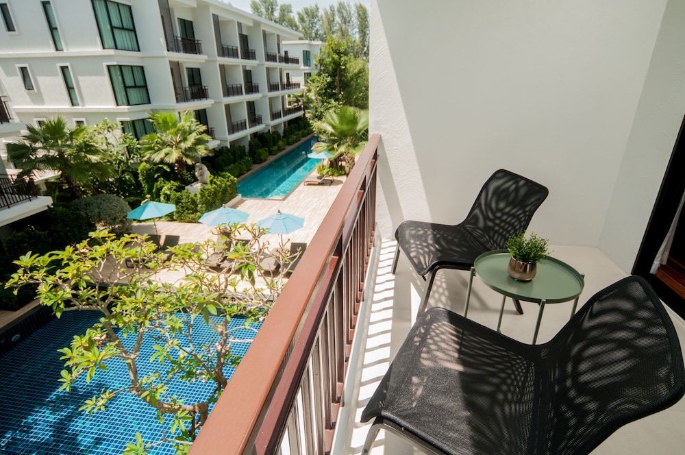 The Title KR Beach Condotel Rawai Phuket 34/37